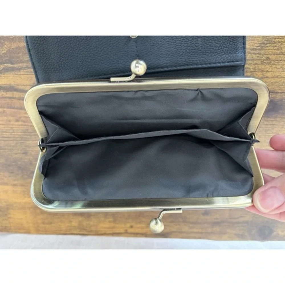 Time‎ And Tru Kiss Lock Bi-Fold Green Wallet Geo Dot Design